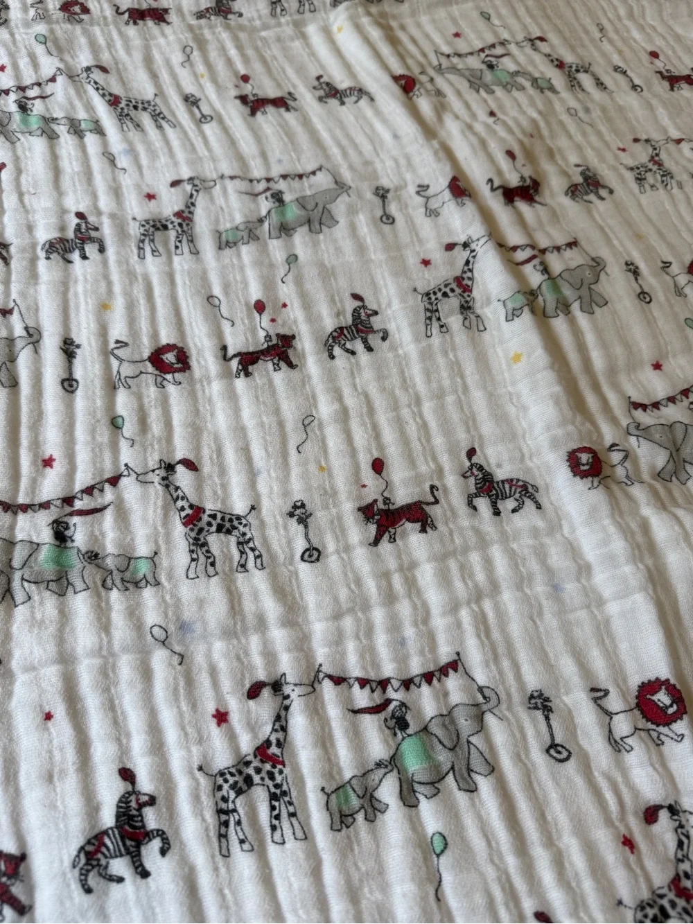 Aden + Anais Circus Animals muslin Dream blanket. - Picture 3 of 8